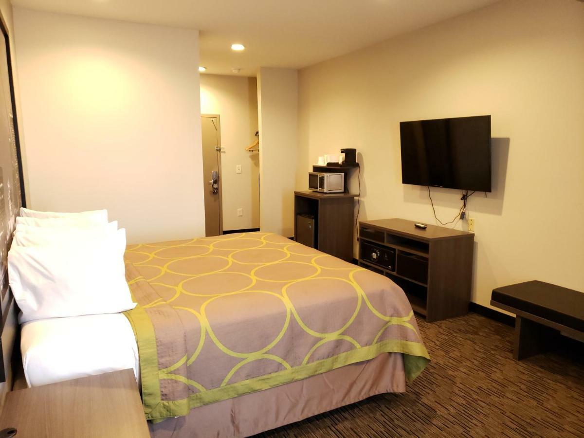 Super 8 By Wyndham St. Louis North Hotel Exterior foto