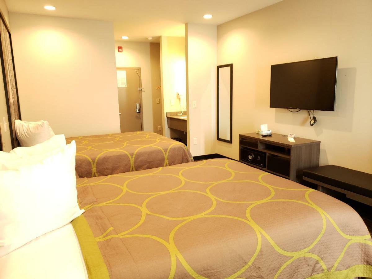 Super 8 By Wyndham St. Louis North Hotel Exterior foto